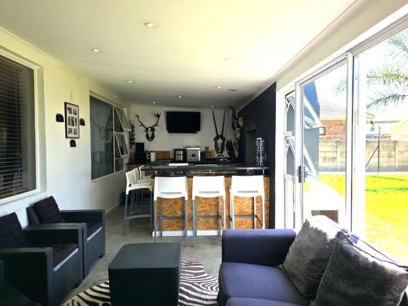 3 Bedroom Property for Sale in Wavecrest Eastern Cape